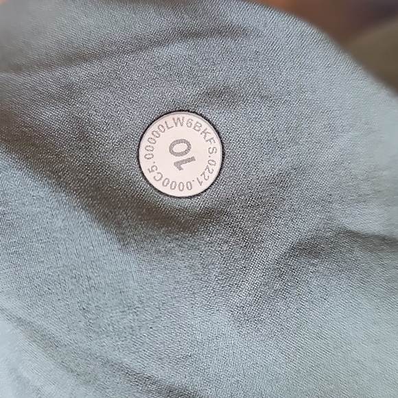 Lululemon Ventlight Cargo Mid Rise Crop Athleisure Pants, Size 10 - Picture 10 of 16